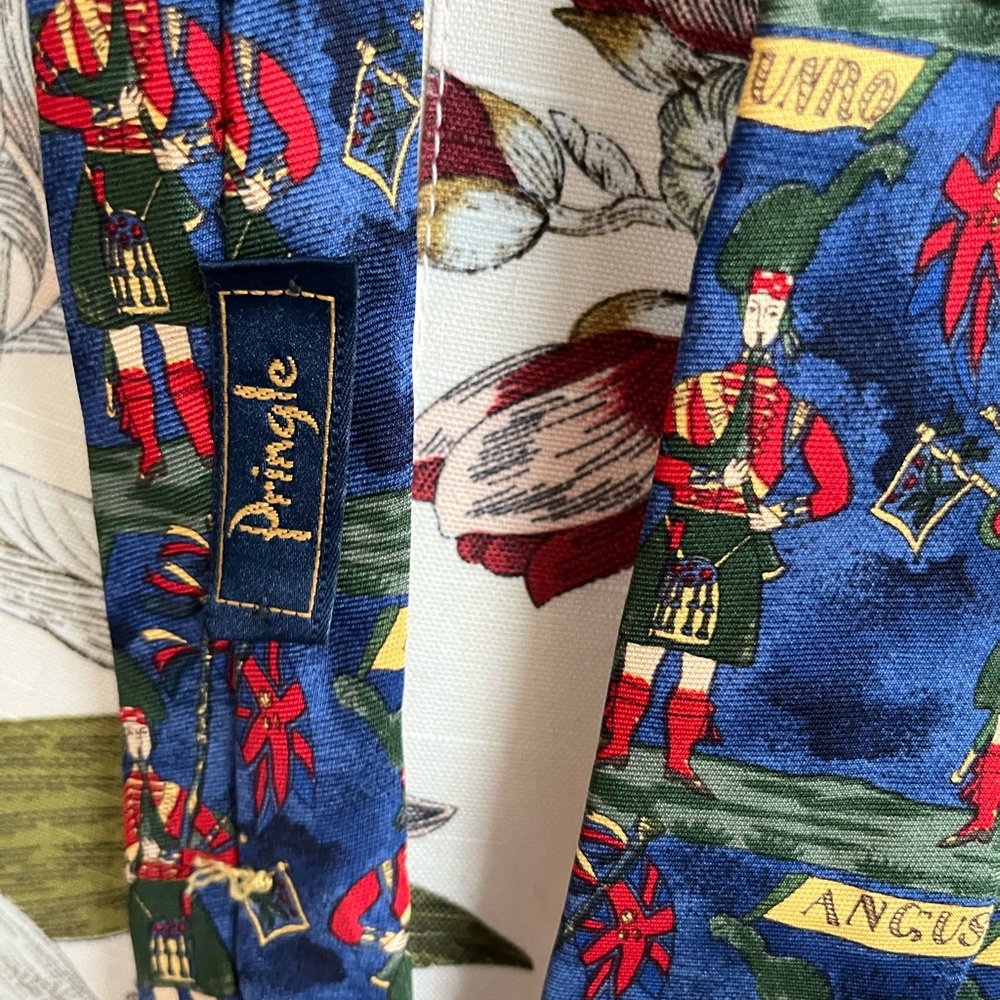 Angus Munro silk tie made in Italy